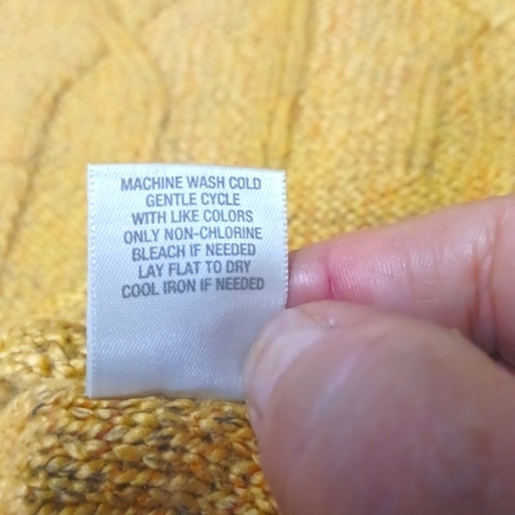 Dress Barn short sleeve sweater, golden yellow in color. Soft soft material - Picture 7 of 8